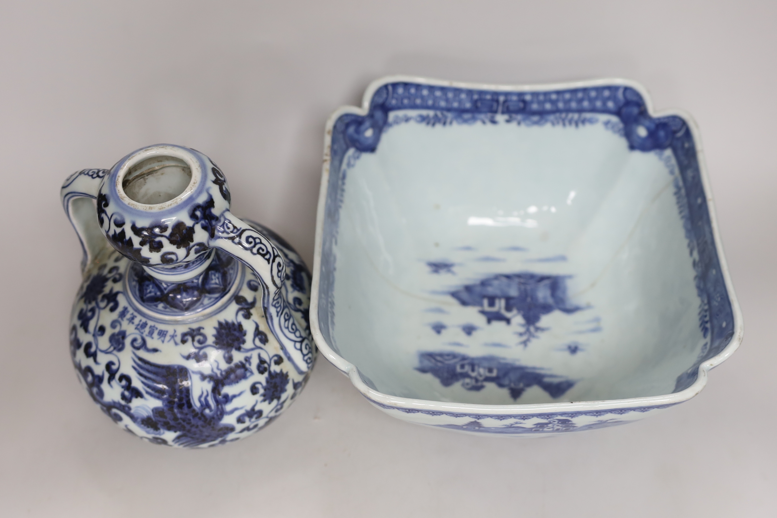 A Chinese blue and white bowl and two handled double gourd vase, tallest 21cm